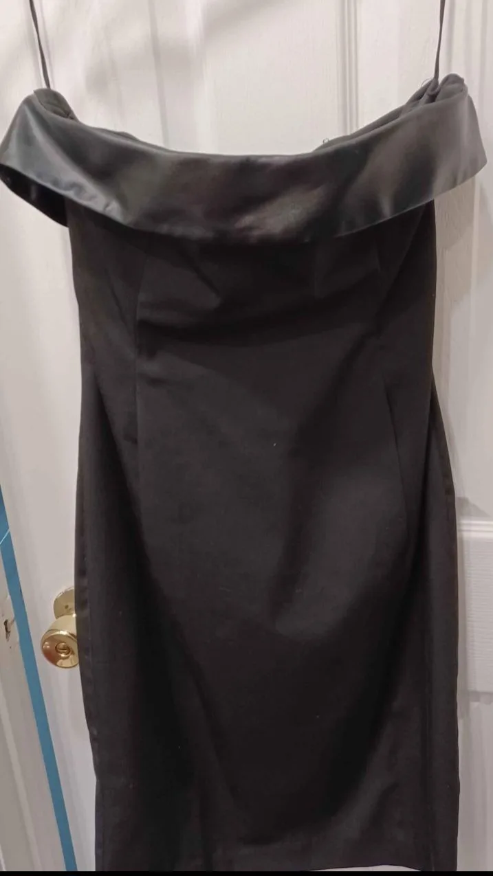 Excellent Condition Black Strapless Dress - Size L image indicator(3)