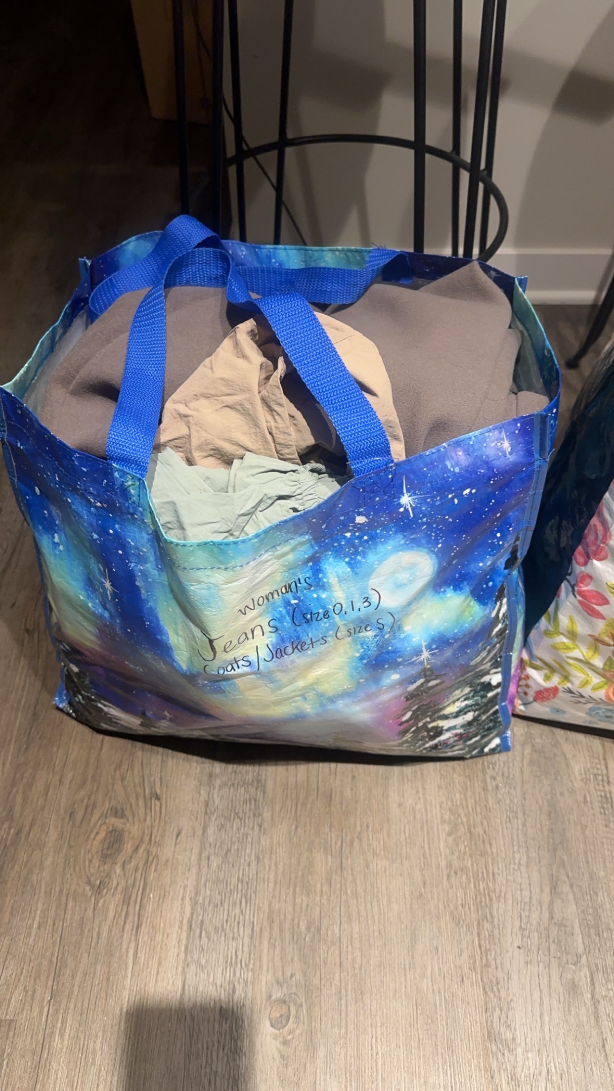 Tote Bag Full of Women's Clothing - photo 4