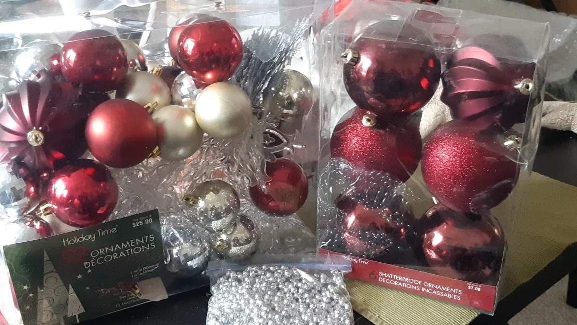🥕🥕🥕Holiday Time Ornaments thumbnail