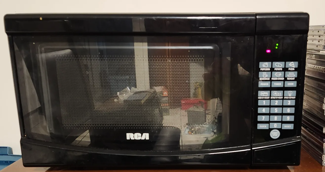Good ol' Reliable microwave by RCA works great thumbnail