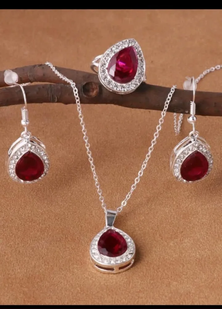 BNIB Rhinestone/ pearl necklace & others💰 image indicator(7)