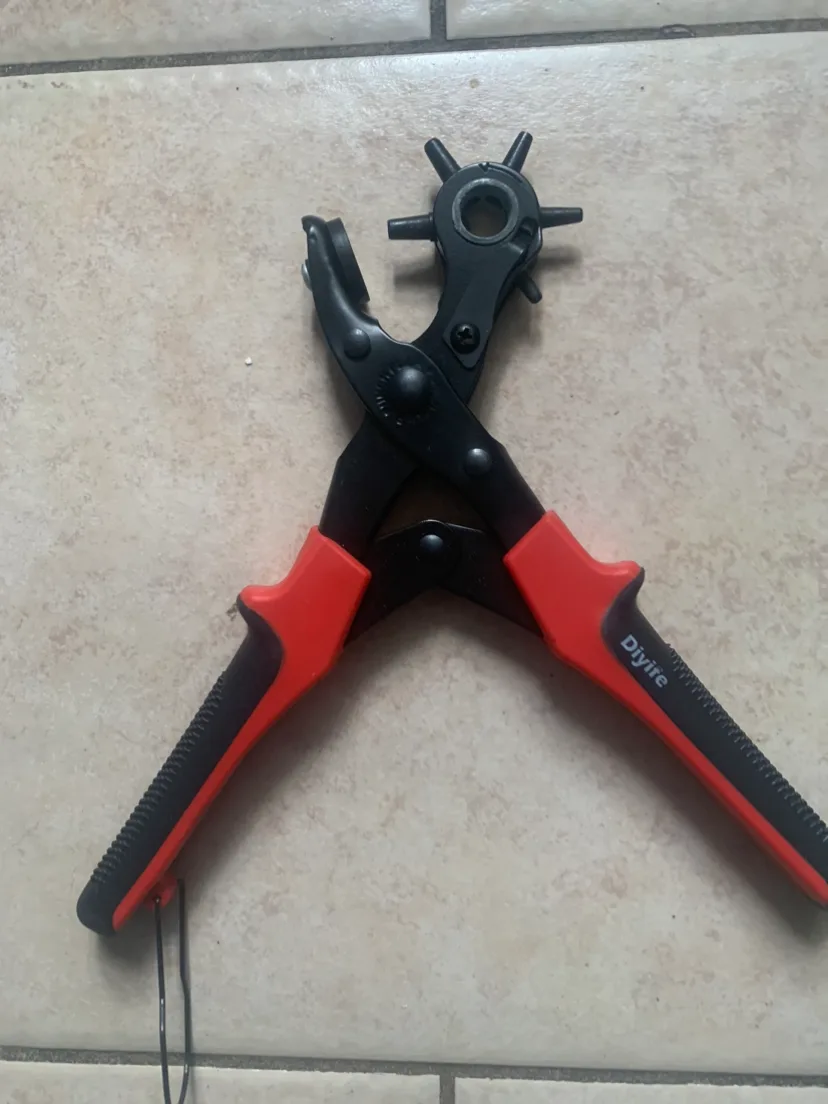 Hole punch thumbnail