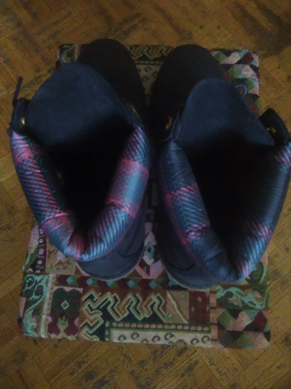 Black Timberlands sz 8.5 image indicator(3)