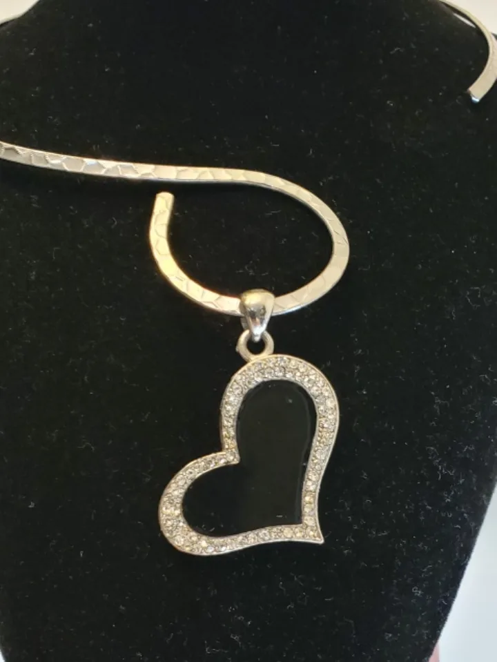 Silver Choker Necklace with Heart Pendant image indicator(3)