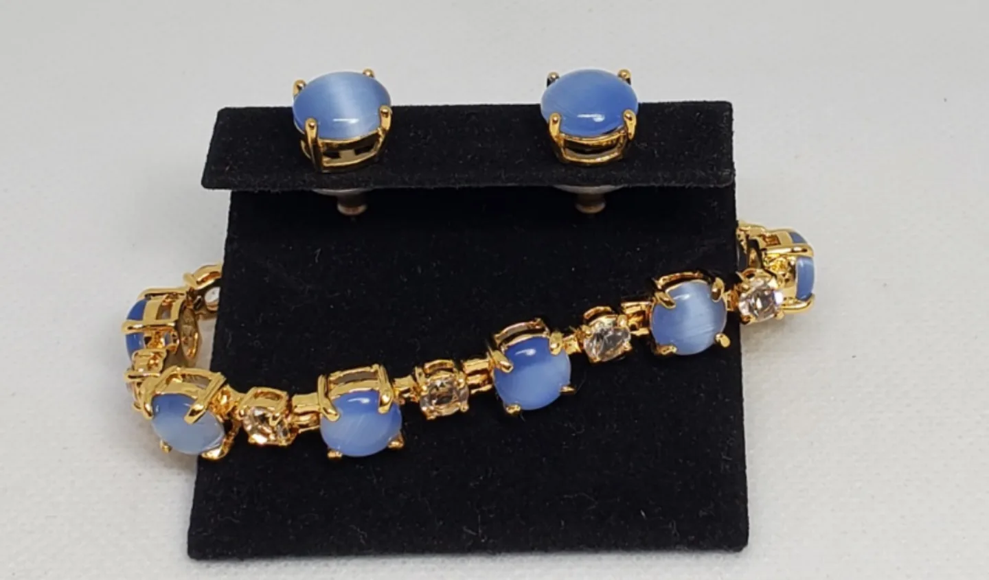 Purple Cat Eye Bracelet and Earring Set image indicator(2)