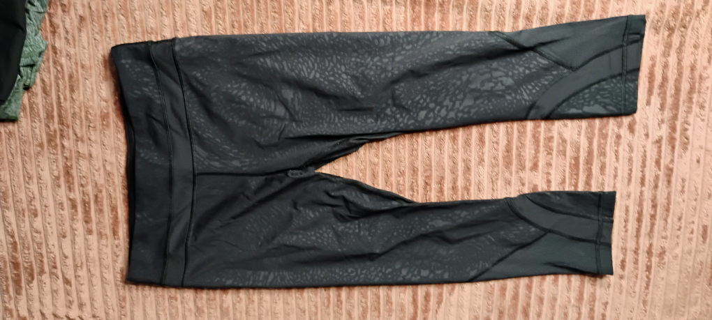Lululemon Bundle (Size 8) OPEN TO OFFERS - photo 4
