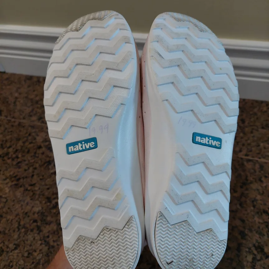 Native Women's Shoes Size 5 US image indicator(7)