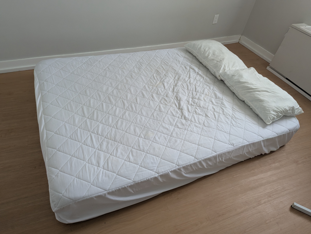 Mattress with topper and protector. - photo 3
