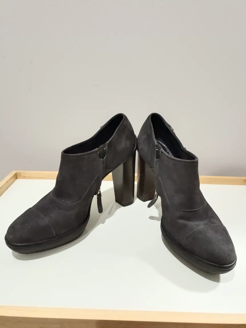 TODS Suede Ankle Boots(Moving Sale) image indicator(3)