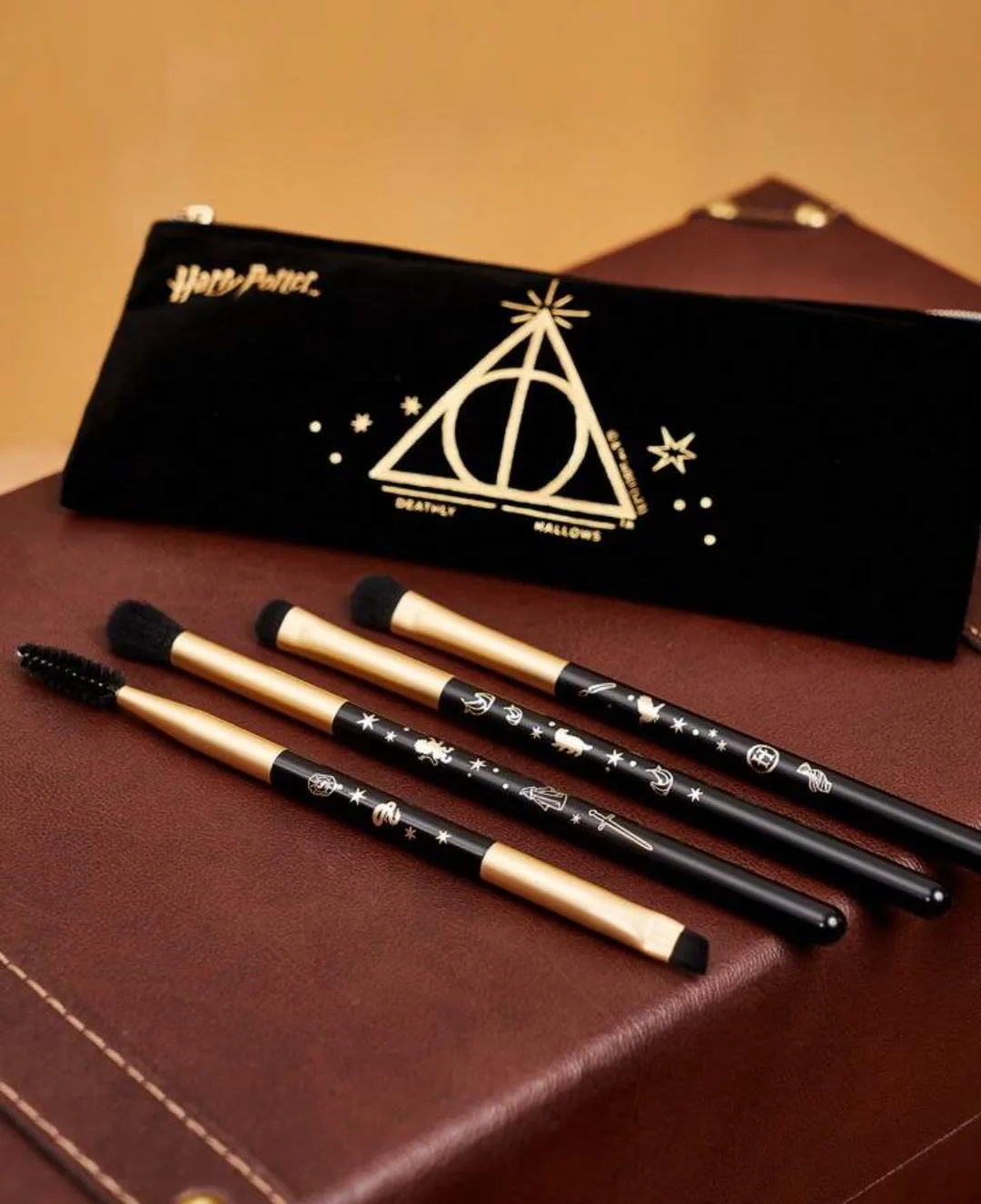 Harry Potter Set with Small Pouch and 4 brushes image indicator(2)