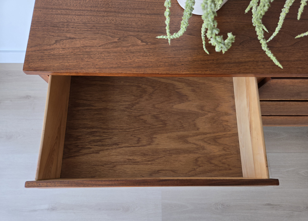 1960s 'HPL' Triple Dresser - photo 5