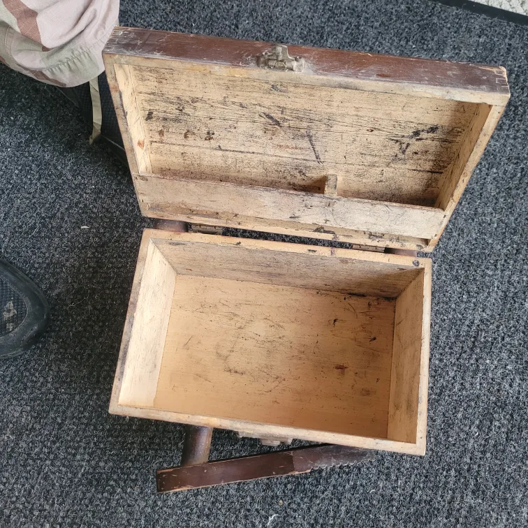 Antique Shoe Polishing Box image indicator(2)