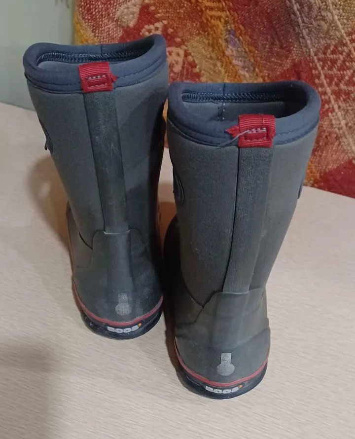 Bogs Kids' Classic Texture Rain Boots image indicator(2)