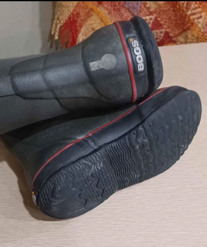 Bogs Kids' Classic Texture Rain Boots image indicator(3)