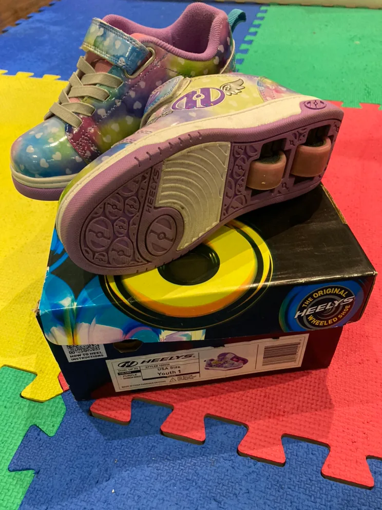 Heelys youth size 1 image indicator(2)