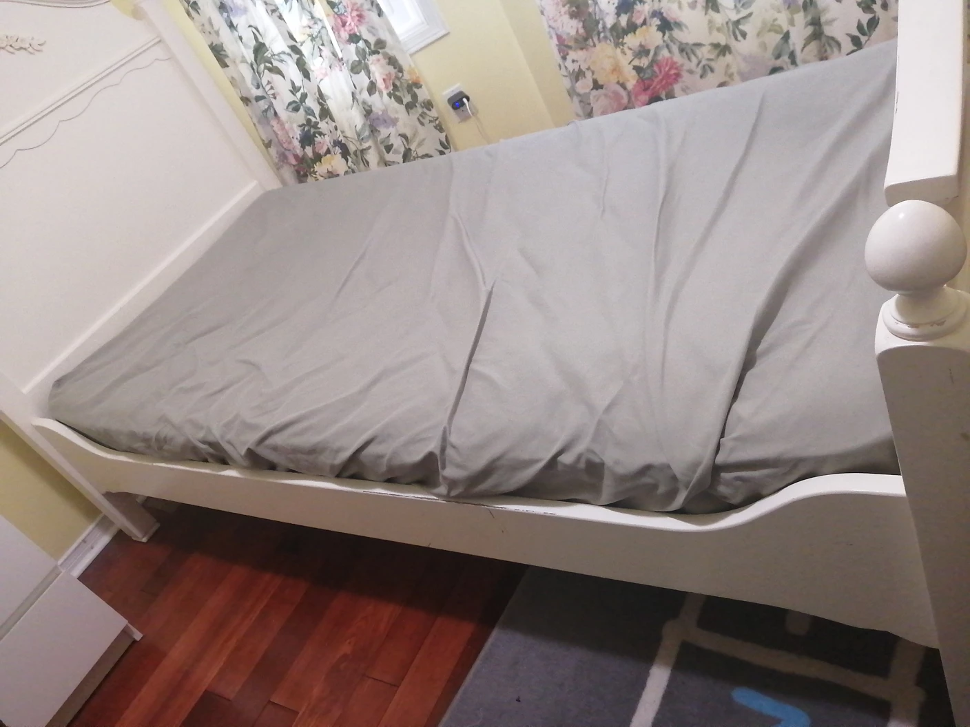Pottery Barn White Solid Wooden Bed Frame - photo 2