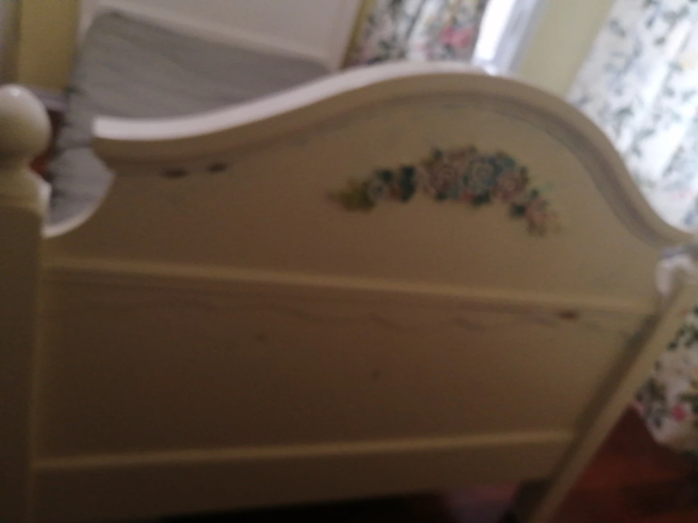 Pottery Barn White Solid Wooden Bed Frame - photo 3