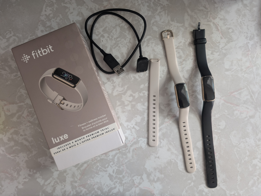 🧡 Fitbit Luxe Fitness Tracker with Extra Bands 🧡 - photo 2