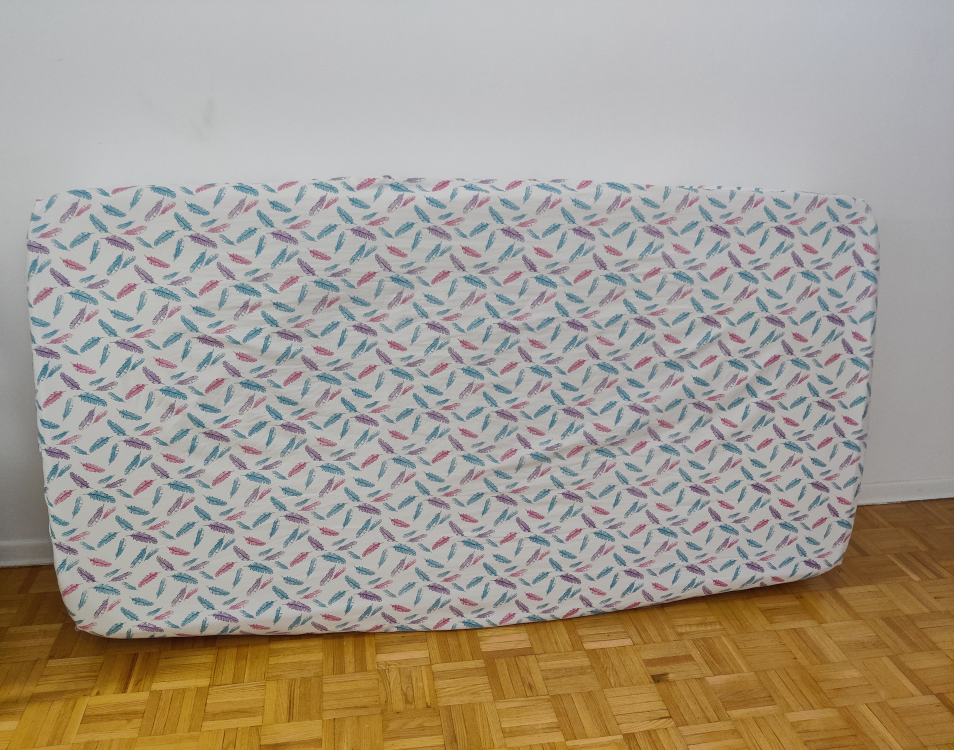 Twin Memory Foam Mattress with fitted sheet