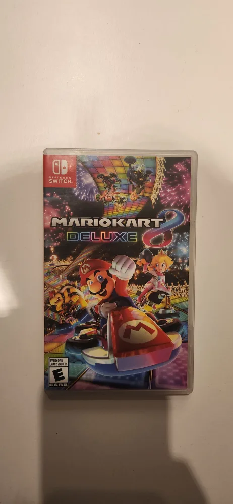 Mario Kart 8 Deluxe - Nintendo Switch thumbnail