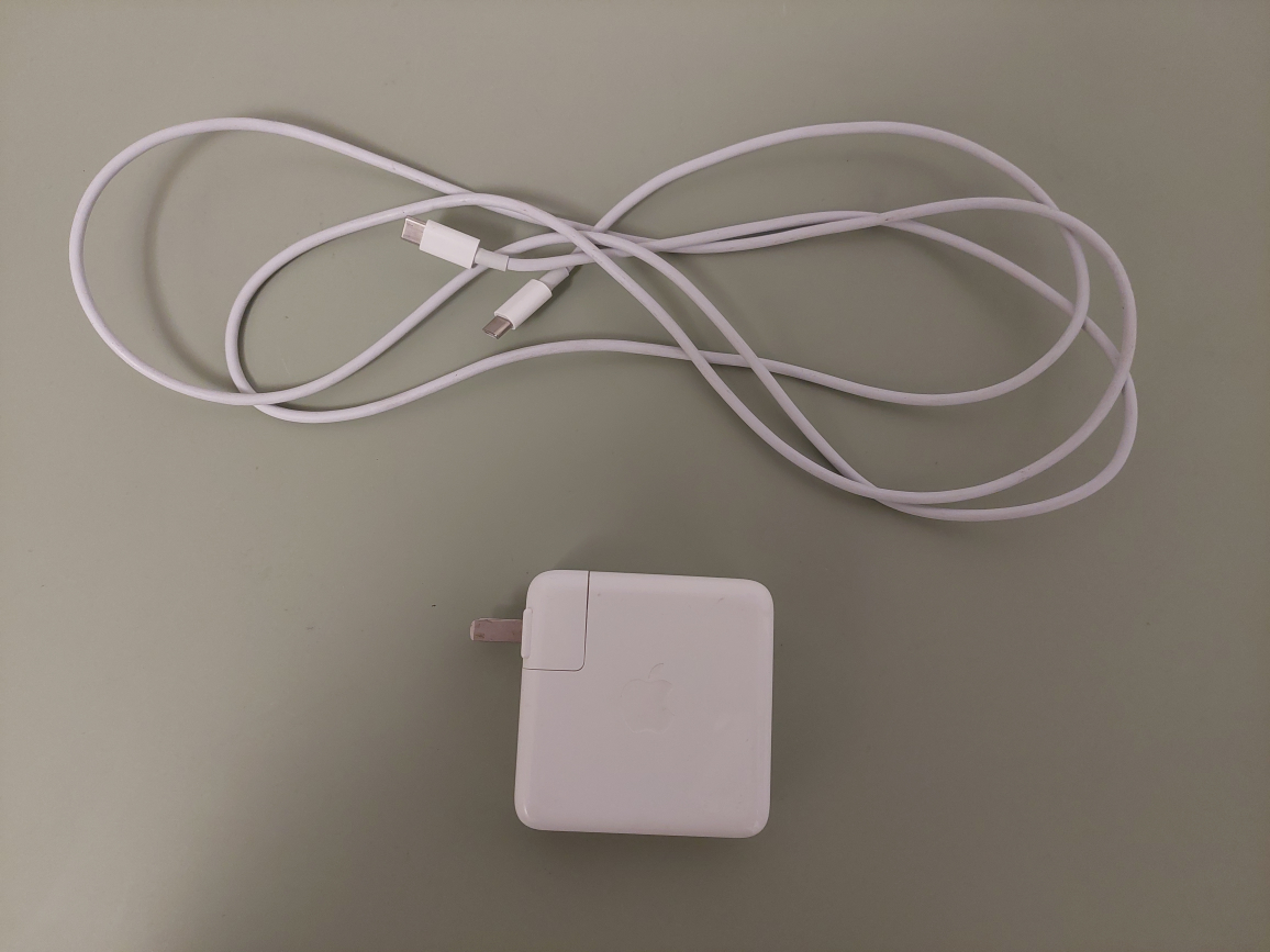 Apple USB-C Power Adapter (61W)