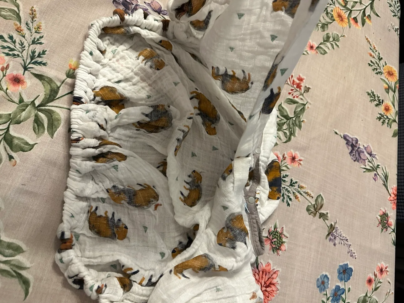 Little Unicorn Car Seat muslin Canopy like new image indicator(3)