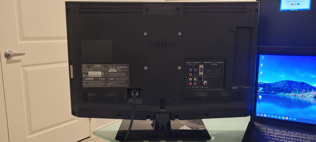 Toshiba 24 inch LCD TV - photo 2