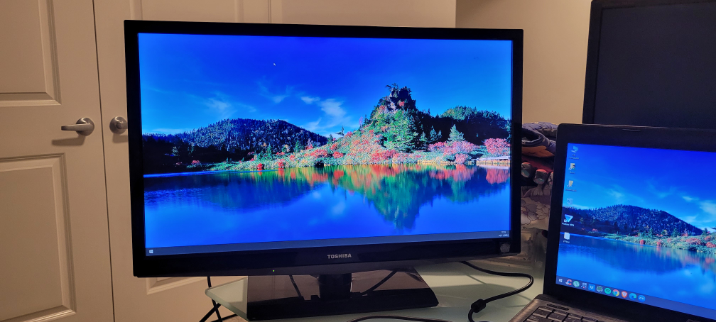 Toshiba 24 inch LCD TV - photo 3
