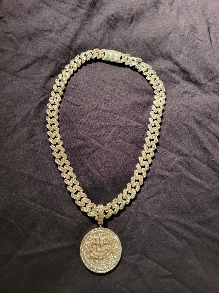 Iced Out Chain with Pendant image indicator(4)