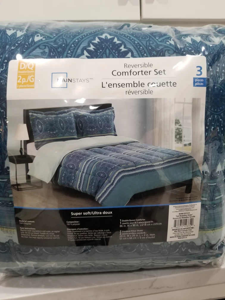 Blue Double/Queen reversible comforter - photo 2