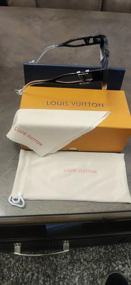 LADIES SUNGLASSES image indicator(2)