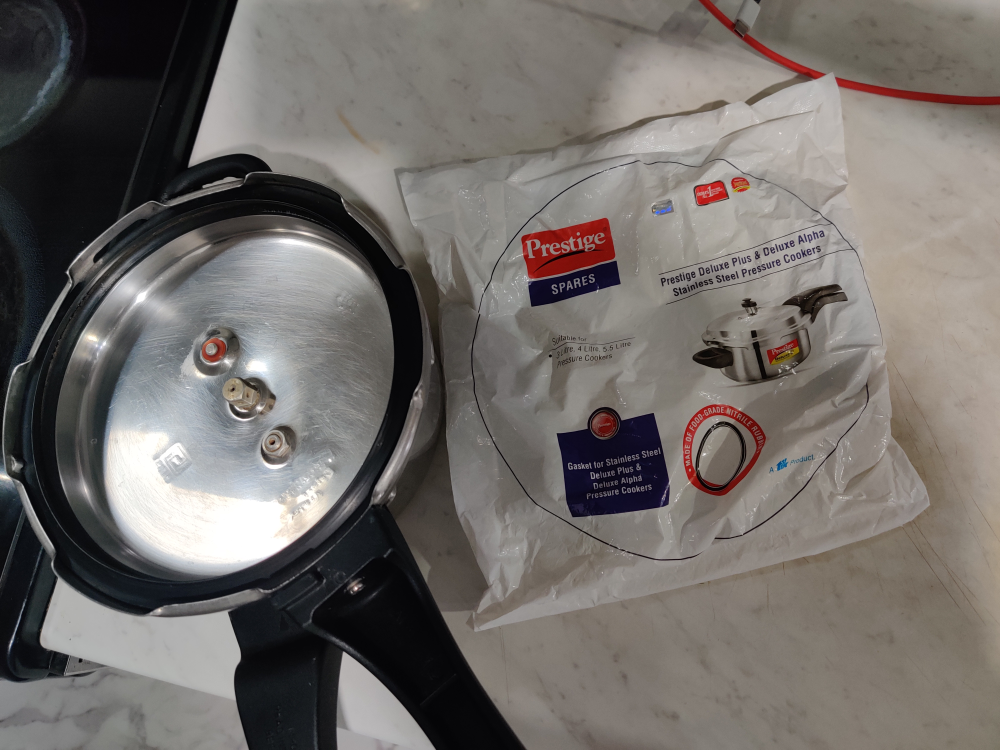 Prestige Deluxe Plus 3L Pressure Cooker with extra gasket - photo 2