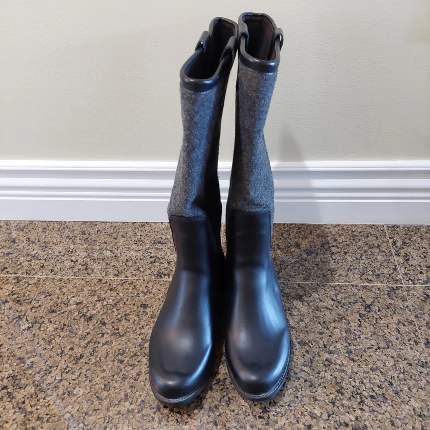 UGG Reignfall Women's Rain Winter Boots Size 7 US image indicator(2)