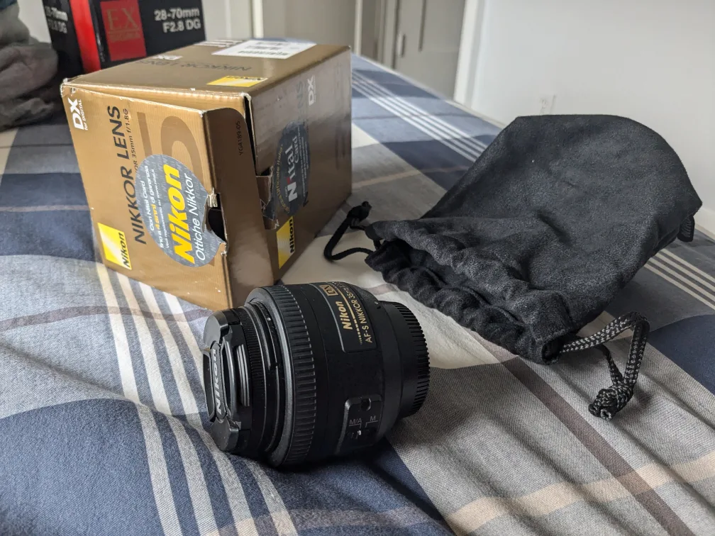 Nikon 35mm f/1.8G DX Lens thumbnail