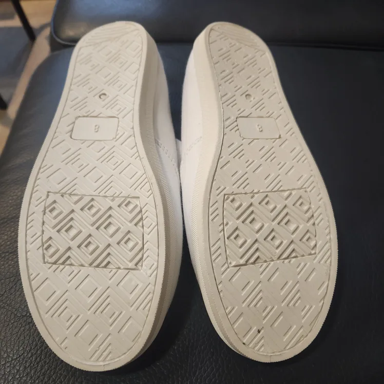 ❤️ White Sneakers image indicator(2)