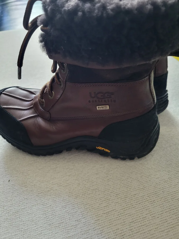 UGG  Brown Leather Winter Boots Size 9 image indicator(7)