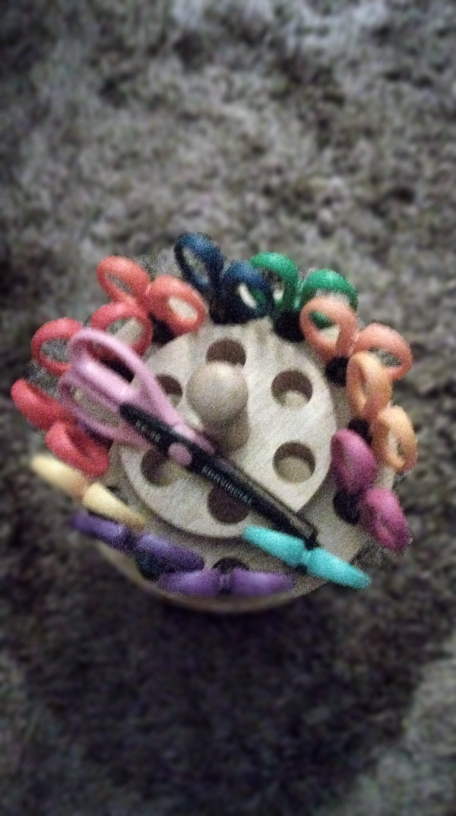 13 craft Scissors in wooden Stand - photo 3