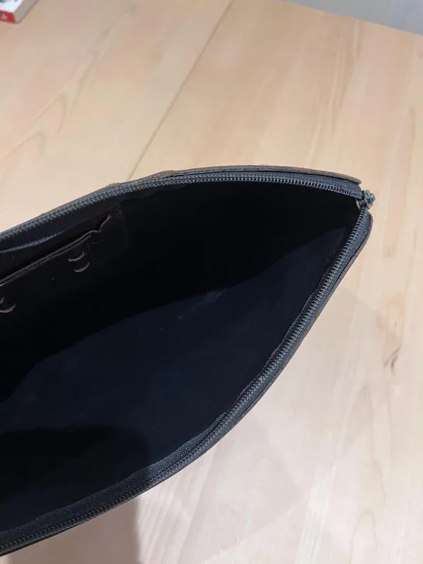 Vintage Renwick Leather Zip Case (Laptop Case) image indicator(3)