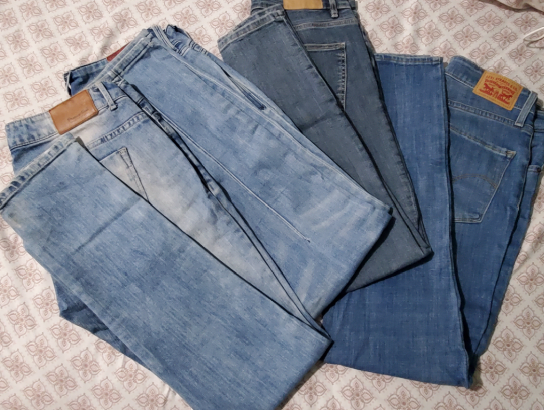 ‼️Moving Sale‼️Need to go asap❗️Bundle of 4 pairs of blue jeans