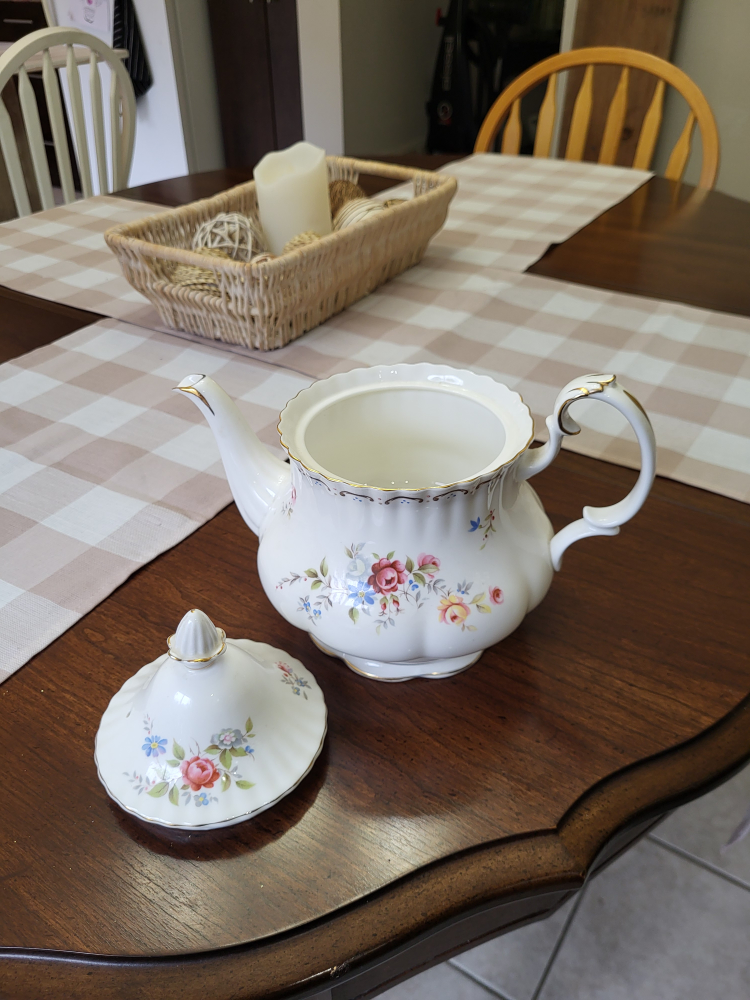 Royal Albert "Jubilee Rose" Teapot - photo 2