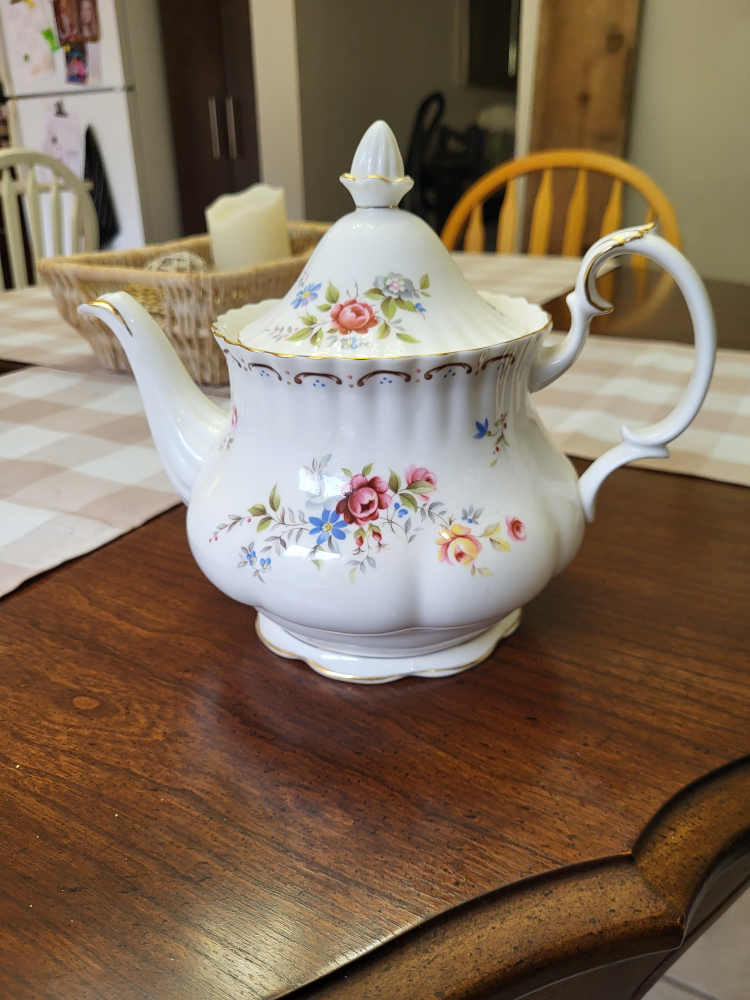 Royal Albert "Jubilee Rose" Teapot - photo 3