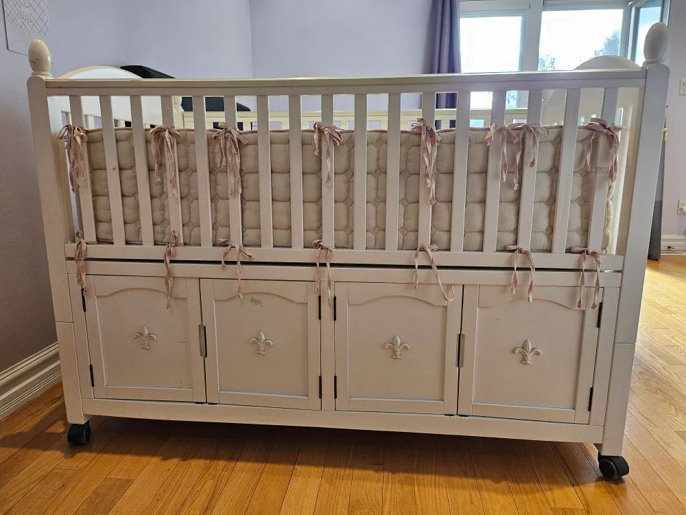 White Baby Crib with Storage image indicator(4)