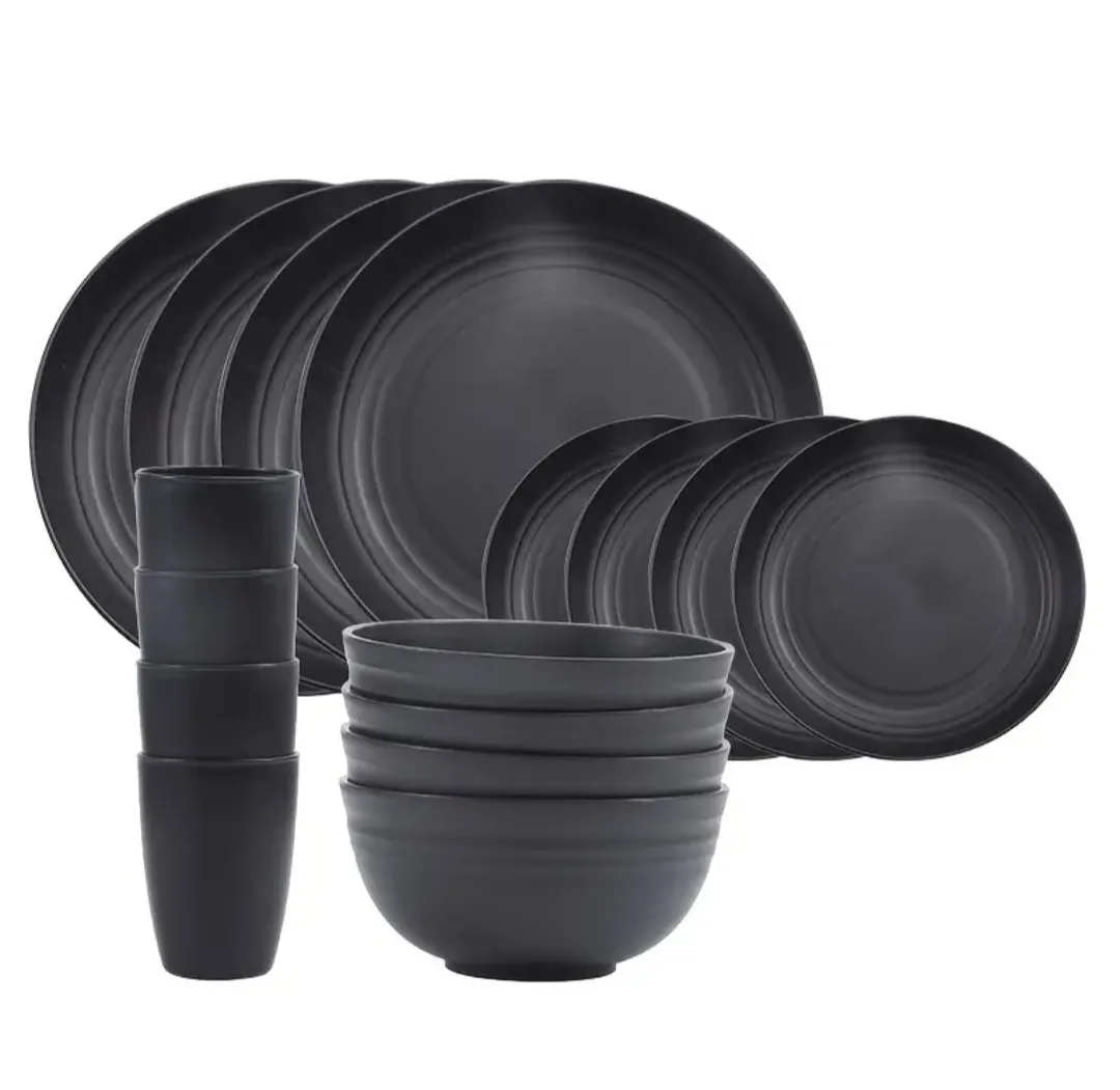 32-Piece Plastic Dinnerware Set image indicator(3)