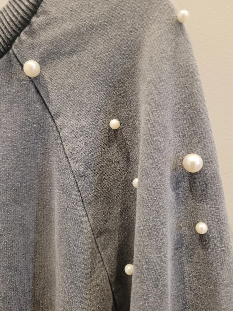 Pearl Sleeve Grey Top #ThriftyPicks image indicator(2)