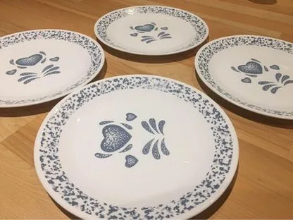 Corelle Dinner Plates - Blue Heart Pattern image indicator(4)