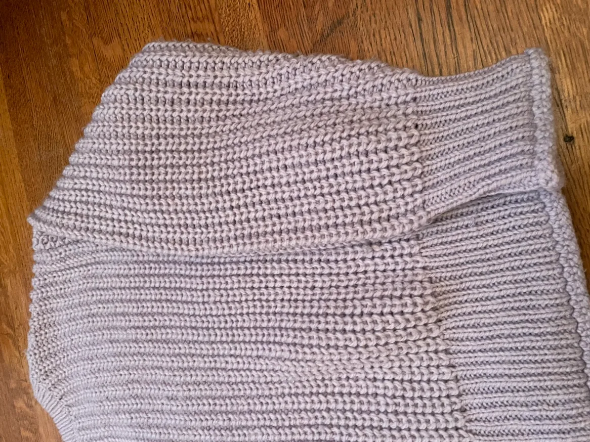 Chunky cable knit sweater image indicator(8)