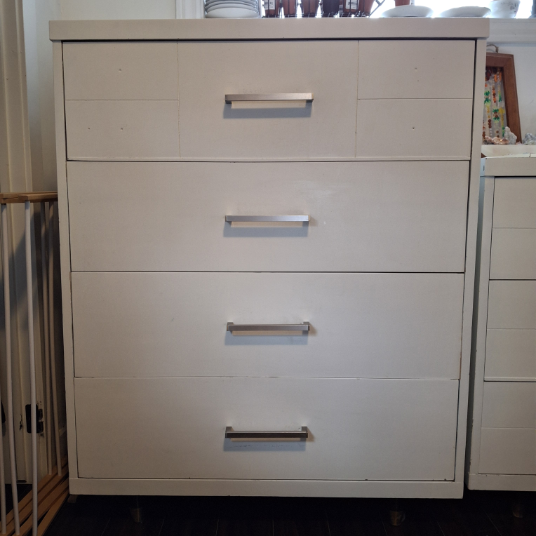 Canadian Made dresser, Solid Wood w. 4 drawers