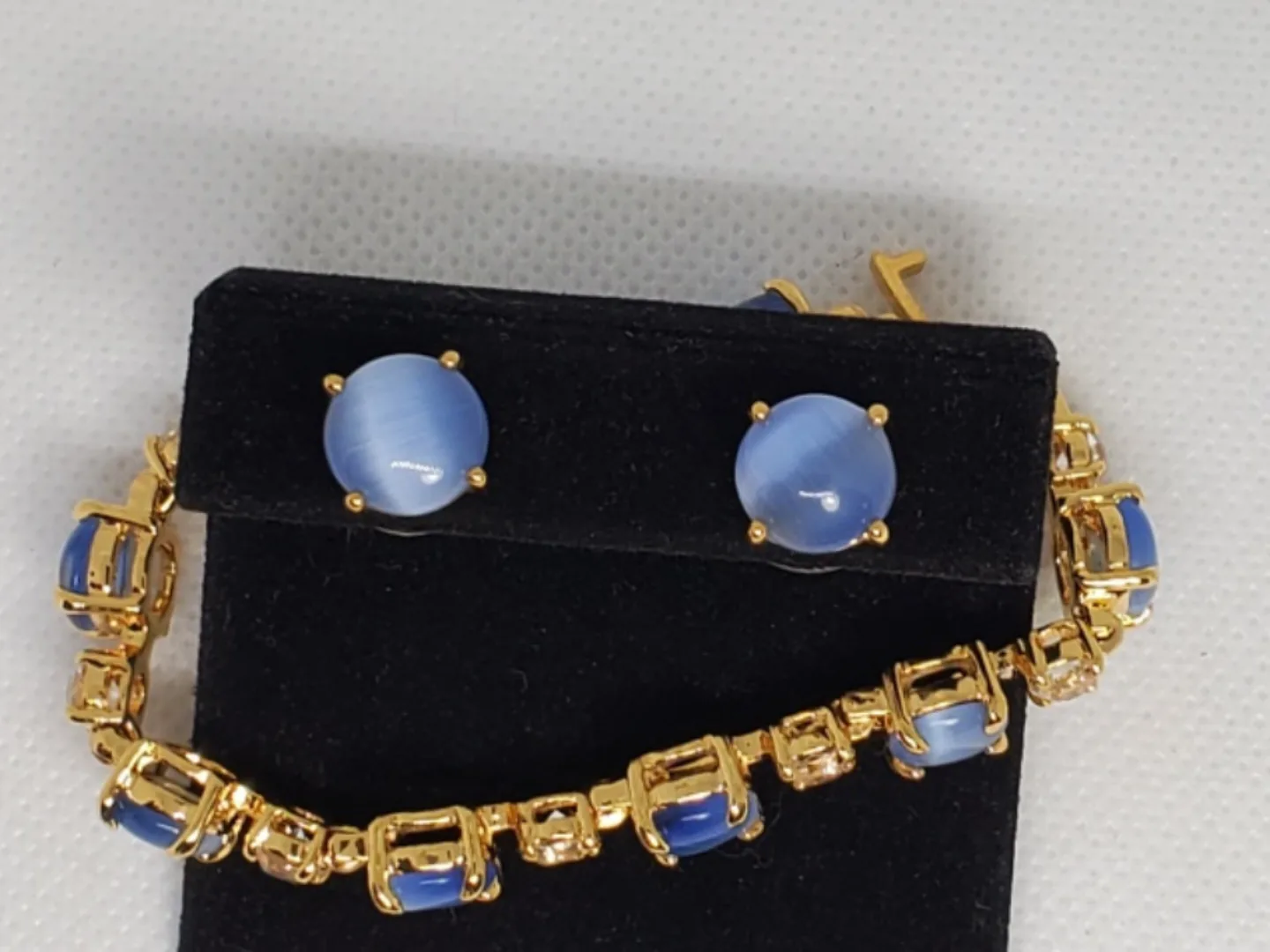 Purple Cat Eye Bracelet and Earring Set image indicator(4)