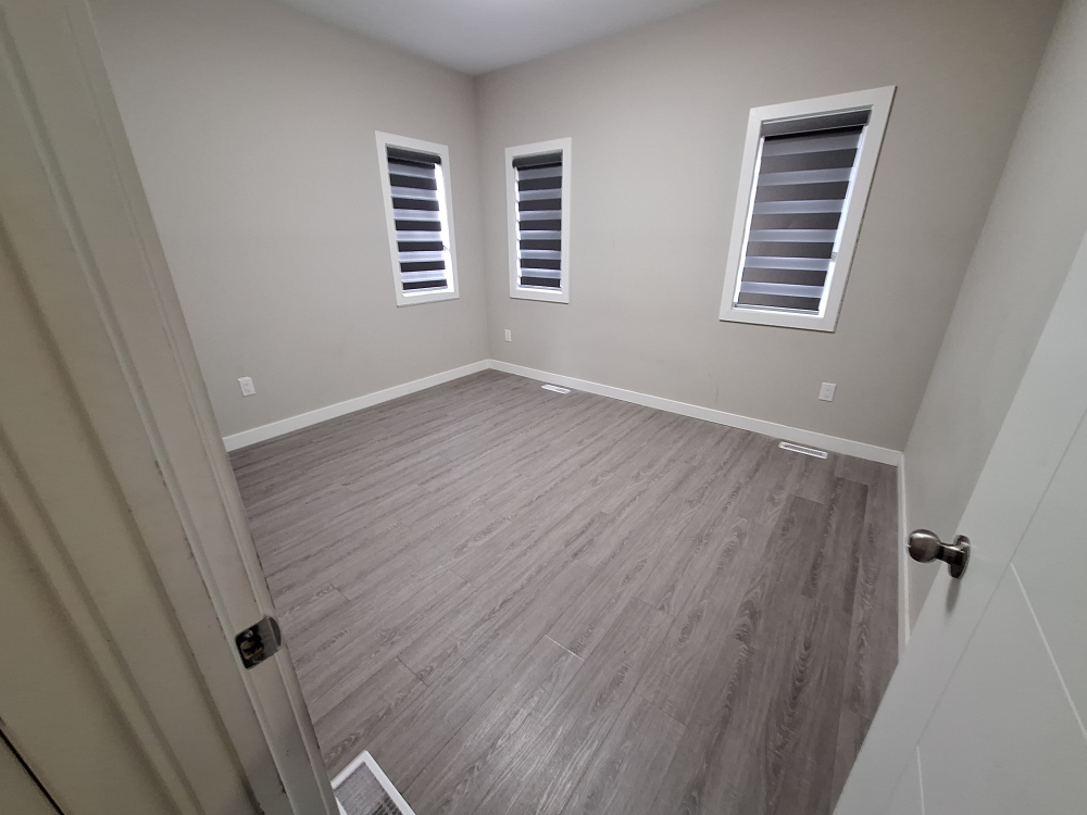 5 Bedroom Townhouse with a Den for Rent - photo 4