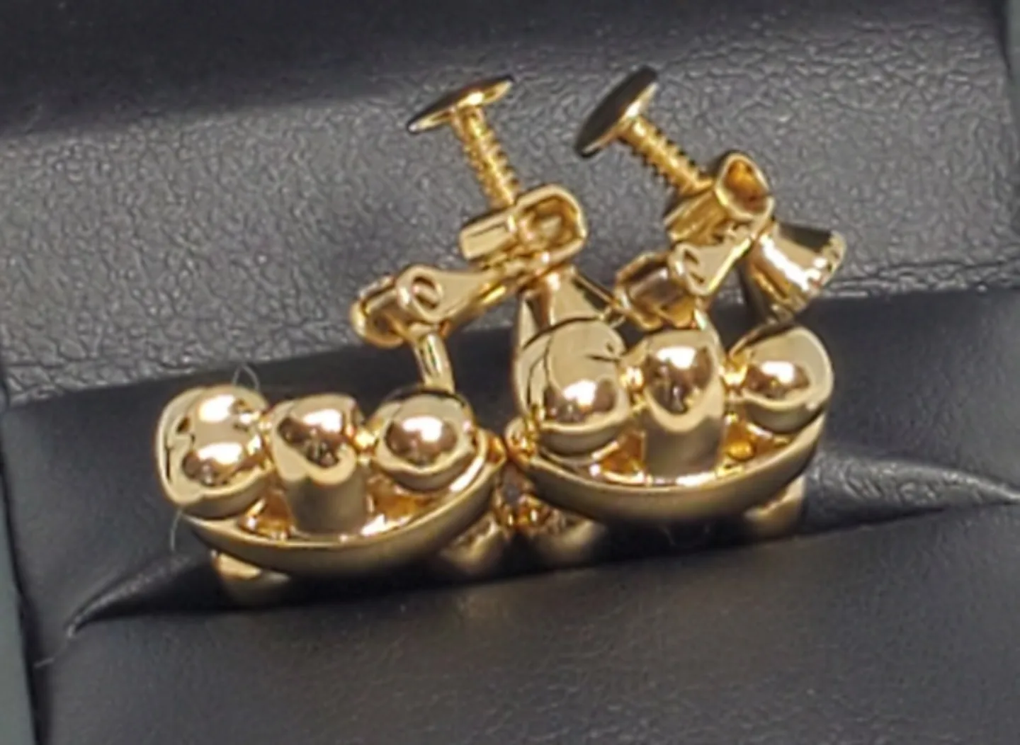 Vintage Gold Tone Clip On Earrings image indicator(4)